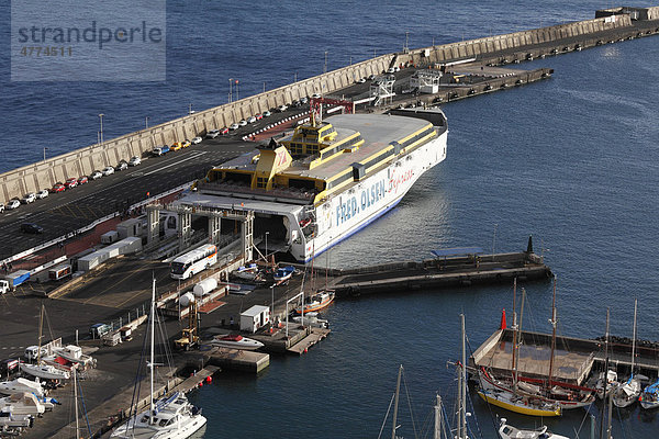 Autofähre Benchijigua Express der Linie Fred Olsen im Hafen von San Sebasti·n de La Gomera  Kanaren  Spanien  Europa