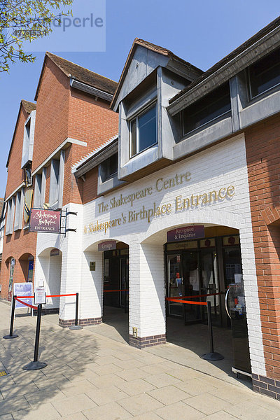 Shakespeare Centre Zentrum und Eingang zum Geburtsort von Shakespeare  Henley Street  Stratford-upon-Avon  Warwickshire  England  Großbritannien  Europa