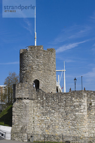 Arundel Tower  mittelalterliche Stadtmauer im Stadtzentrum von Southampton  Hampshire  England  Großbritannien  Europa