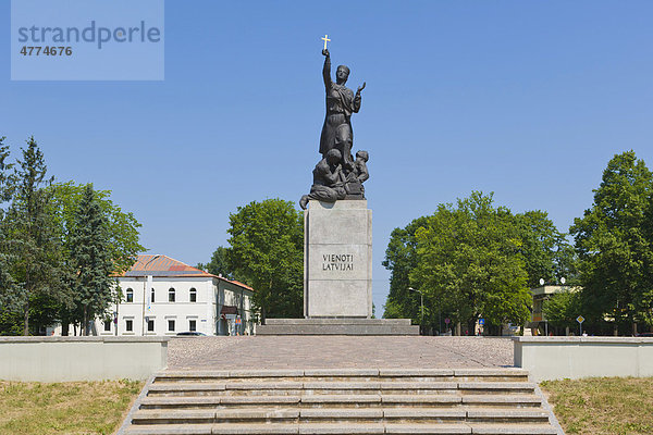 Latgale Befreiungsdenkmal  Latgales Mara Statue  der lettischen Unabhängigkeit gewidmet  Atbrivosanas Allee  Rezekne  Latgale  Lettland  Nordeuropa
