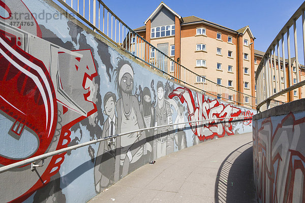 Graffiti  Spraykunst von de5ign4  St Mary's Street U-Bahn  Southampton  Hampshire  England  Vereinigtes Königreich  Europa