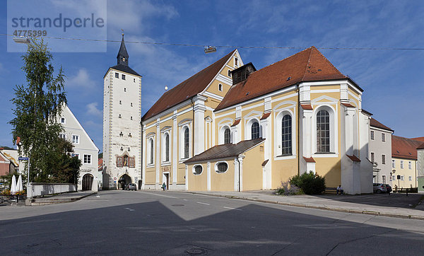 Jesuitenkirche und Unteres Tor  Mindelheim  Schwaben  Landkreis Unterallgäu  Bayern  Deutschland  Europa