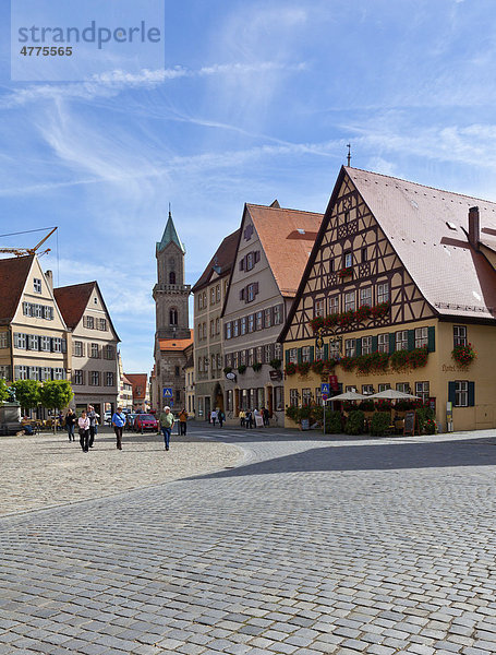 Weinmarkt und und Turmgasse  Dinkelsbühl  Landkreis Ansbach  Mittelfranken  Bayern  Deutschland  Europa
