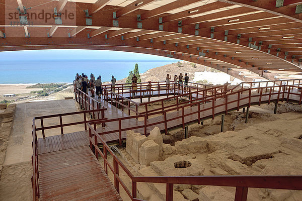 Die Ausgrabungsstätte des antiken Kourion  vor der Sonne durch ein Dach geschützt  Halbinsel Akrotiri  nahe Episkopi  Südzypern  Zypern