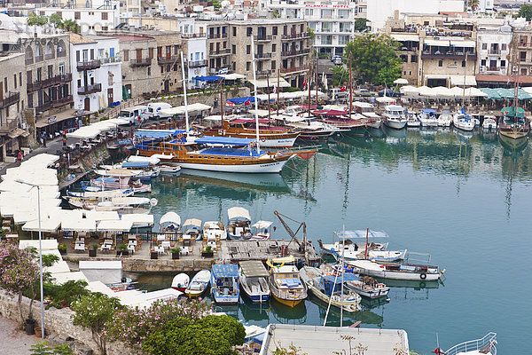 Blick auf den Hafen der Stadt Kyrenia  Nordzypern  Zypern  Türkei  Europa