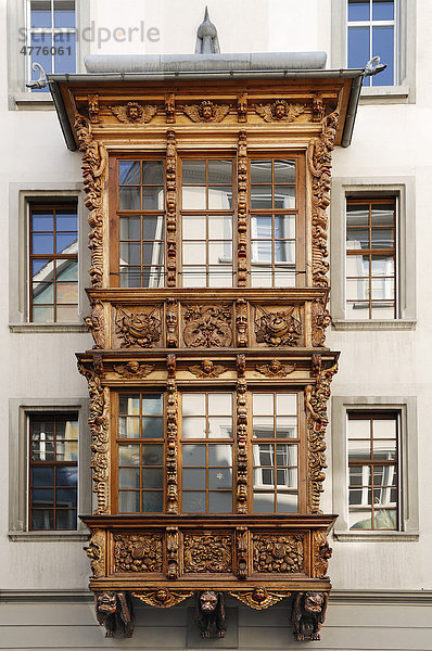 Aus Holz geschnitzter sogenannter Kamel-Erker  1673-1720  Spisergasse 22  St. Gallen  Schweiz  Europa