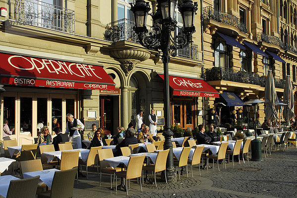 Bistro Operncafe  Charlot Restaurant mit Terrasse am Opernplatz  Frankfurt am Main  Hessen  Deutschland  Europa