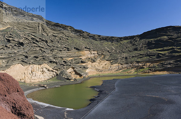 Grüne Lagune im Kraterkessel von El Golfo  Lanzarote  Kanarische Inseln  Spanien  Europa