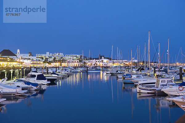 Boote im Yachthafen  Marina Rubicon  Nacht  Playa Blanca  Lanzarote  Kanarische Inseln  Spanien  Europa