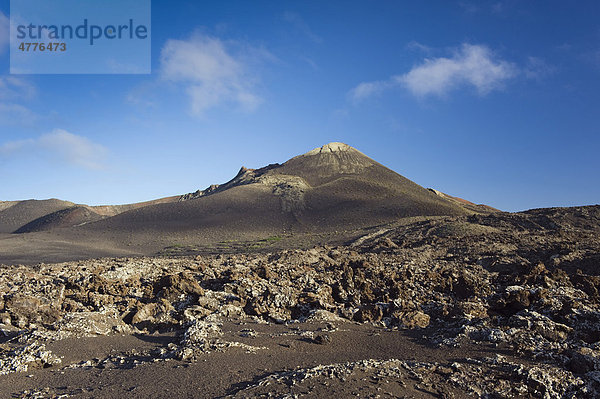 Vulkanlandschaft im Nationalpark Montanas del Fuego de Timanfaya  Lanzarote  Kanarische Inseln  Spanien  Europa