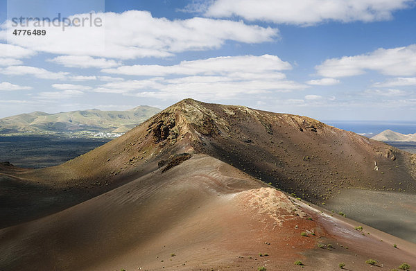 Vulkanlandschaft im Nationalpark Montanas del Fuego de Timanfaya  Lanzarote  Kanarische Inseln  Spanien  Europa