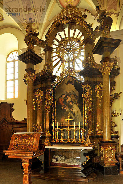 Barocker Hochaltar mit Altarbild von Peter Molitor  Kapitelsaal  Kloster Strahov  Prag  Böhmen  Tschechien  Europa
