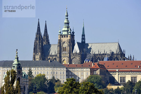 Südseite  gotischer Veitsdom  St.-Veits-Dom  Prager Burg  Hradschin  Prag  Böhmen  Tschechien  Europa