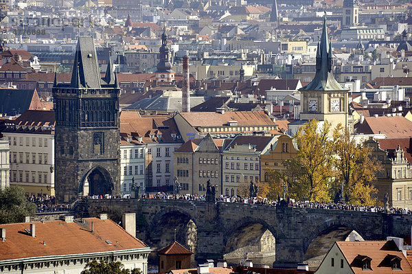 Altstädter Brückenturm  Karlsbrücke  Prag  Böhmen  Tschechien  Europa