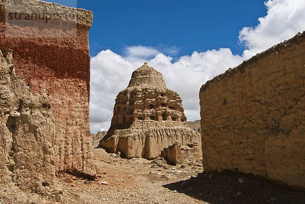 Alte Sandsteinstupa im Königreich Guge  im äußersten Westen von Tibet  Asien
