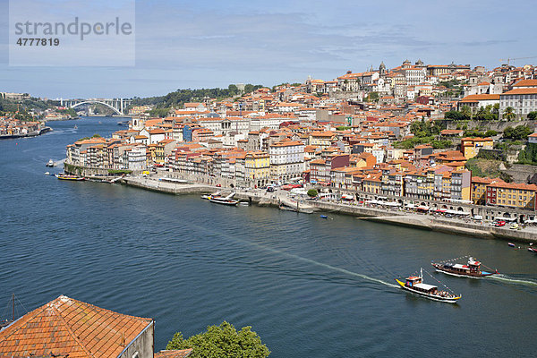 Blick über Portos Altstadt von Vila Nova  Porto  Portugal  Europa