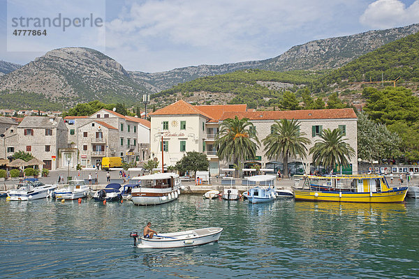 Hafen von Bol  Insel Brac  Adriaküste  Kroatien  Europa