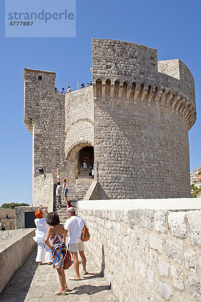 Auf der Stadtmauer der Altstadt von Dubrovnik  Minceta Turm  Fort Minceta  Süddalmatien  Dalmatien  Adriaküste  Kroatien  Europa
