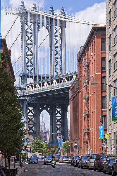 Manhattan Bridge  Brooklyn  New York City  USA