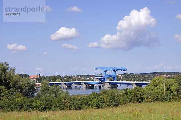Hubbrücke zwischen Wolgast und der Insel Usedom  Ostsee  Mecklenburg-Vorpommern  Deutschland  Europa