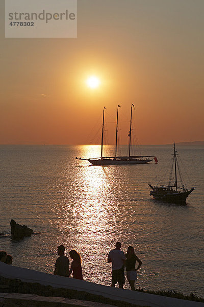 Sonnenuntergang im Hafen  Mykonos Stadt  Insel Mykonos  Ägäis  Griechenland  Europa