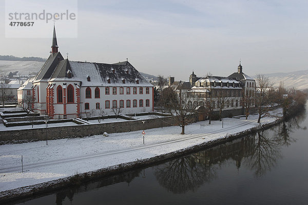 Das Cusanusstift oder St. Nikolaus-Hospital im Winter  Bernkastel-Kues  Rheinland-Pfalz  Deutschland  Europa
