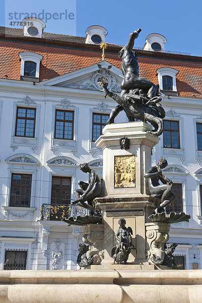 Herkulesbrunnen  Herkules  vor Schaetzlerpalais  Stadtpalais  Maximilianstraße  Augsburg  Bayern  Deutschland  Europa