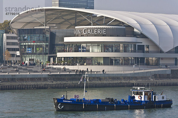 Schiff auf dem Rhein  Rhein-Galerie  Einkaufszentrum  Ludwigshafen am Rhein  Rheinland-Pfalz  Deutschland  Europa