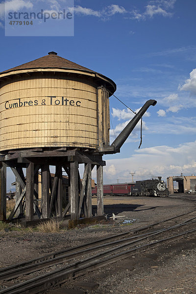Die Cumbres & Toltec Scenic Railroad  eine Schmalspur-Museumseisenbahn  die mit Schlepptenderloks von Antonito nach Chama fährt  New Mexico  Colorado  USA