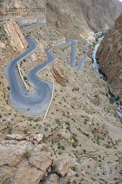 Passstraße im der Dadesschlucht  Atlasgebirge  Marokko  Afrika