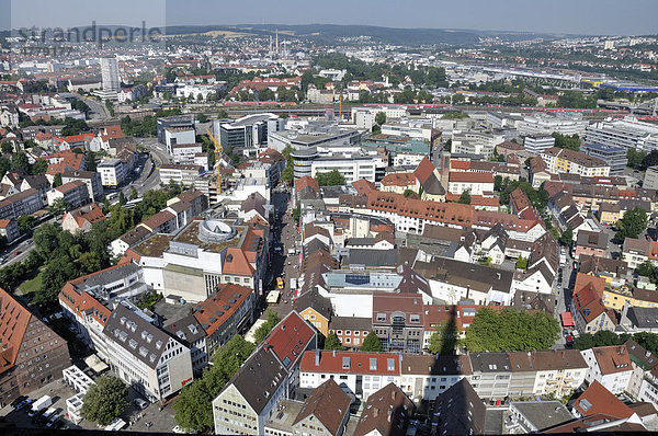 Blick vom Ulmer Münster in die Hirschstraße  Einkaufsmeile von Ulm  dahinter der Hauptbahnhof und die Weststadt  Baden-Württemberg  Deutschland  Europa