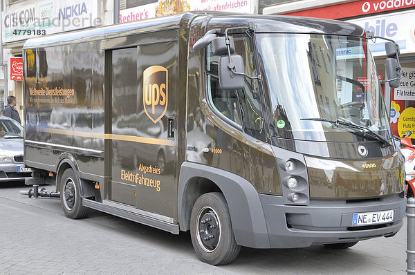 Abgasfreies Elektro-Fahrzeug der Firma UPS  Köln  Nordrhein-Westfalen  Deutschland  Europa