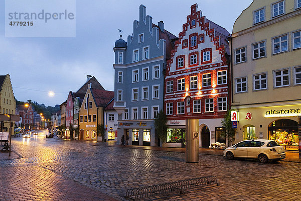 Altstadt von Landshut in der Abenddämmerung  Niederbayern  Bayern  Deutschland  Europa