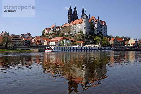 Blick auf Meißen an der Elbe mit Albrechtsburg  Sachsen  Deutschland  Europa