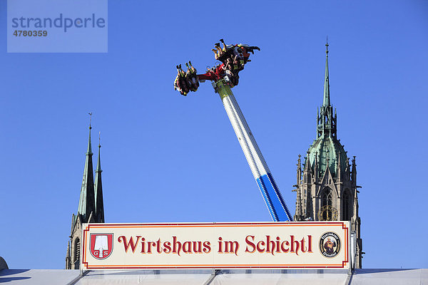 Fahrgeschäft Flip Fly und Paulskirche  Oktoberfest  München  Bayern  Deutschland  Europa