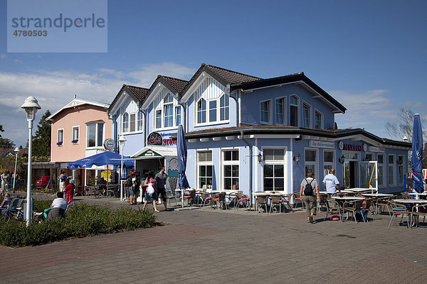 Hafenrestaurant und Hafen  Ostseeheilbad Zingst  Halbinsel Fischland Darß Zingst  Mecklenburg-Vorpommern  Deutschland  Europa