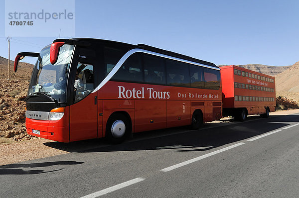 Rotel-Bus mit Anhänger  Erfound  Marokko  Afrika