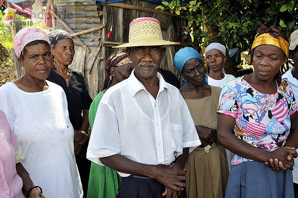 Bewohner des Dorfes Dorf Coq Chante nahe Jacmel  Haiti  Karibik  Zentralamerika
