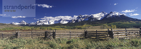 Last Dollar Ranch  hölzerner Lattenzaun  Mt. Sneffels  Colorado  USA