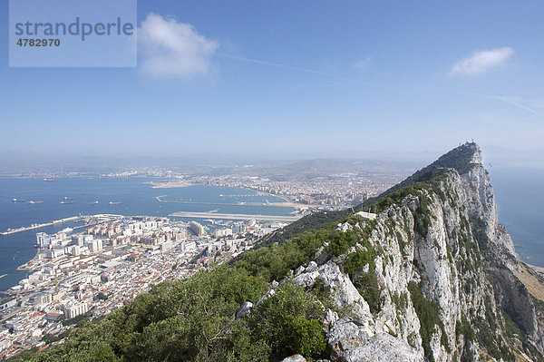 Fels von Gibraltar  Blick von oben  Hafen und Mittelmeer  Gibraltar  Europa