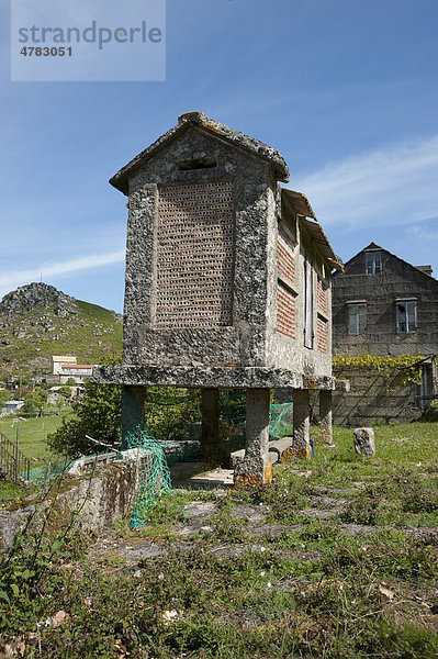 Traditioneller 'Horreo' aus Stein  Speicher für Feldfrüchte  Chandebrito  Vigo  Galizien  Spanien  Europa