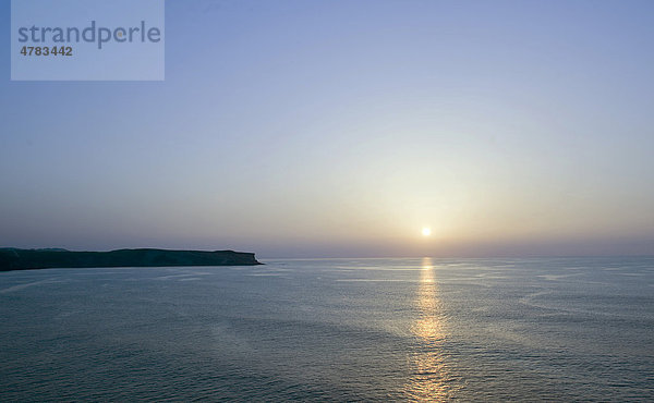 Sonnenuntergang an der Halbinsel Punta del Dichoso  Suances an der Grünen Küste  Costa Verde  Kantabrien  Nordspanien  Spanien  Europa