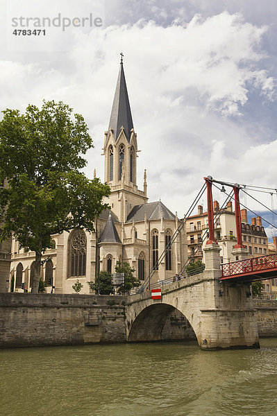Kirche und Fußgängerbrücke Heiliger Georg  Lyon  Frankreich  Europa