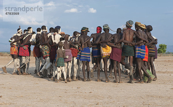 Nyangatom  Bumi  Stammesfest  Stammestanzfest  Omo Tal  Äthiopien  Afrika