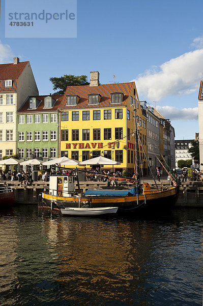 Nyhavn  Kneipenviertel am Hafenkanal  Kopenhagen  Dänemark  Europa