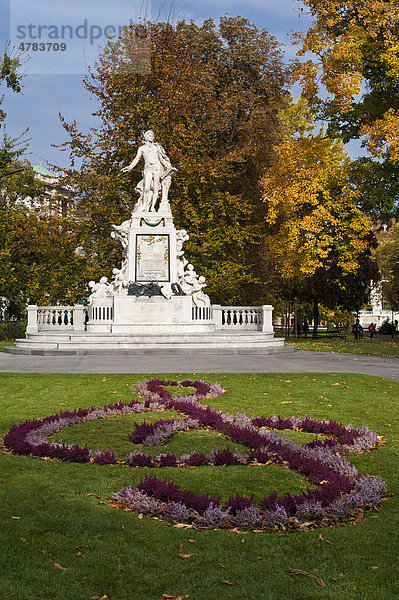 Mozartdenkmal  Wien  Österreich  Europa