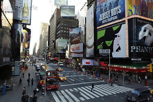 Theater District am Times Square in Manhattan  New York City  New York  USA
