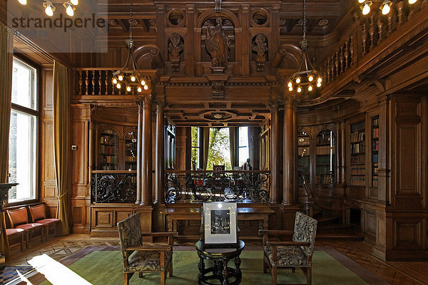 Bibliothek mit Holztäfelung  Villa Hügel  ehemaliger Wohnsitz der Familie Krupp  Essen-Baldeney  Nordrhein-Westfalen  Deutschland  Europa