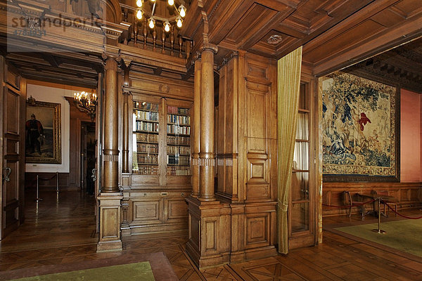 Bibliothek mit Holztäfelung  Villa Hügel  ehemaliger Wohnsitz der Familie Krupp  Essen-Baldeney  Nordrhein-Westfalen  Deutschland  Europa