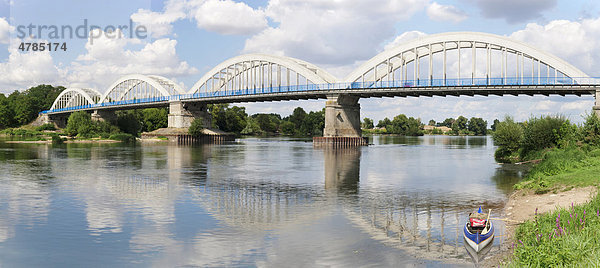Brücke über die Loire bei Muides sur Loire  DÈpartement Loir-et-Cher  Region Central  Frankreich  Europa
